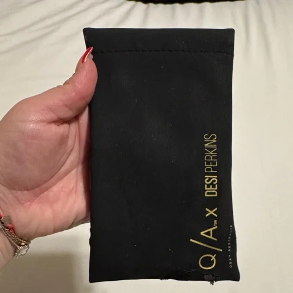 Quay Australia Gold Aviator Sunglasses - Picture 4 of 4